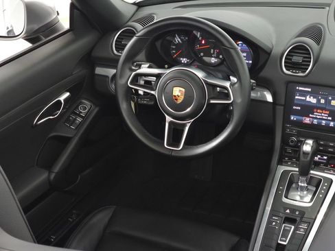 Used 2018 Porsche 718 Boxster RWD image 22