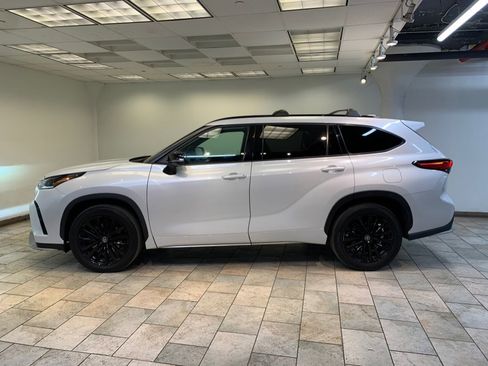 Used 2023 Toyota Highlander XSE AWD/4WD image 5