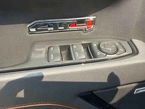 Used 2025 GMC Sierra 1500 AT4 w/ Technology Package AWD/4WD image 28