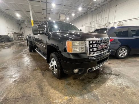 Used 2013 GMC Sierra 3500 Denali image 2