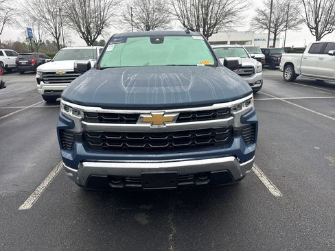Used 2024 Chevrolet Silverado 1500 LT image 3