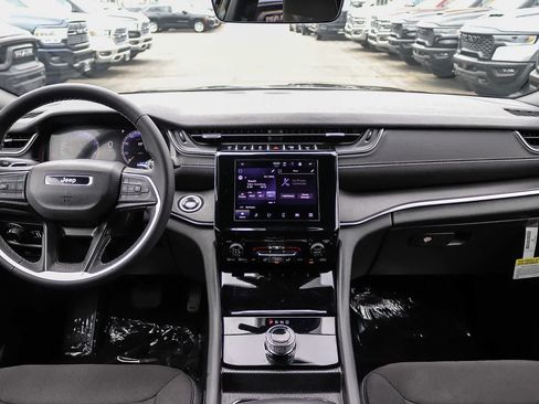 Used 2025 Jeep Grand Cherokee L Laredo RWD image 11