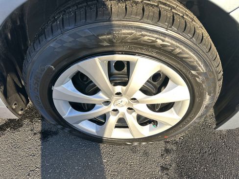 Used 2024 Toyota Corolla LE image 28