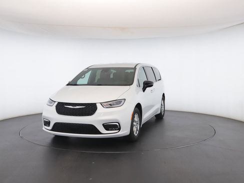 New 2026 Chrysler Pacifica Select image 35