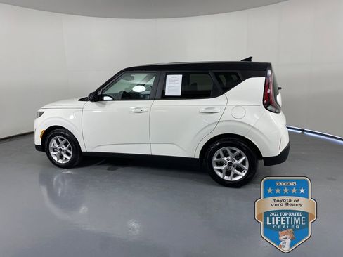 Certified 2023 Kia Soul S image 4