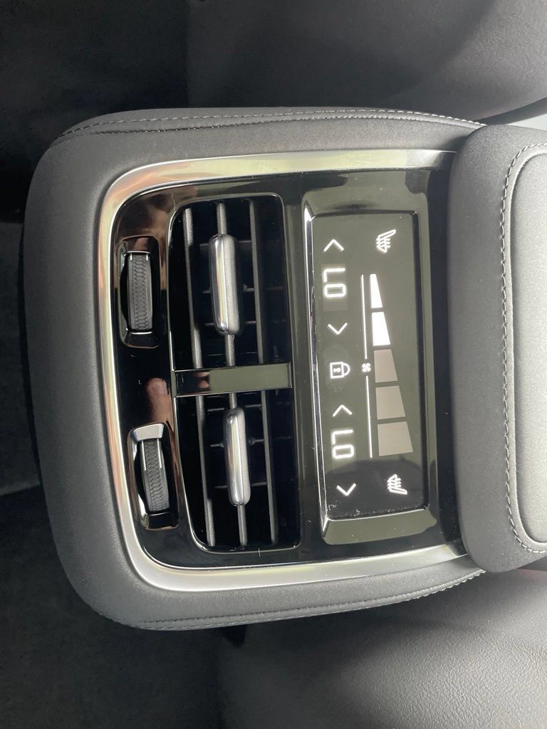 Used 2025 Volvo XC90 B6 Plus AWD/4WD image 20