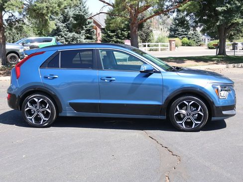 Used 2023 Kia Niro EX Touring FWD image 3
