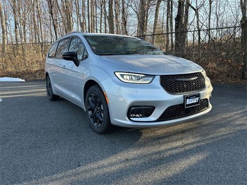 New 2026 Chrysler Pacifica Select w/ S Appearance Package image 2