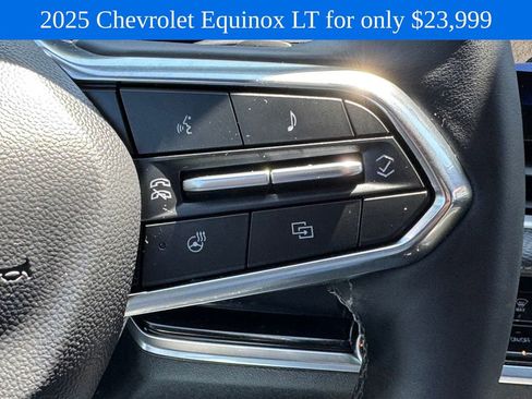 Used 2025 Chevrolet Equinox LT FWD image 19