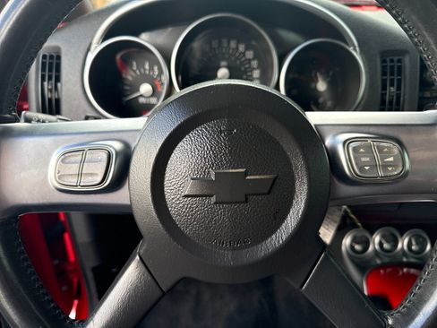 Used 2004 Chevrolet SSR w/ Preferred Equipment Group image 16