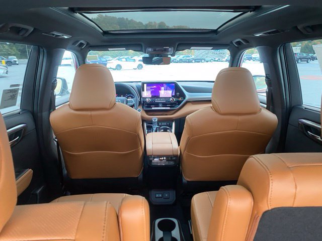 New 2026 Toyota Highlander Platinum AWD/4WD image 15