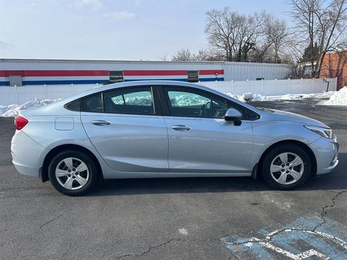 Used 2018 Chevrolet Cruze LS FWD image 2