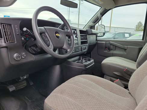 Used 2017 Chevrolet Express 2500 LT w/ LT Preferred Equipment Group image 16