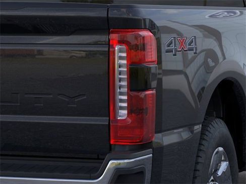 New 2025 Ford F350 Lariat w/ Chrome Package image 43