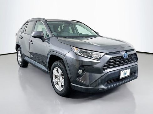 Used 2021 Toyota RAV4 XLE w/ Convenience Package AWD/4WD image 3