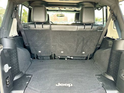 Used 2015 Jeep Wrangler Unlimited Rubicon w/ Connectivity Group image 16