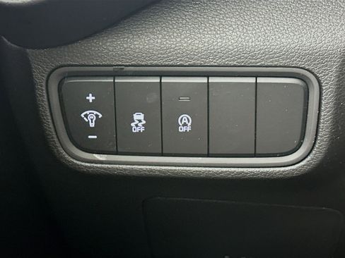 Used 2025 Kia Soul LX w/ LX Technology Package FWD image 16