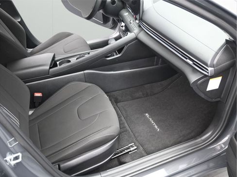 Certified 2024 Hyundai Elantra Blue FWD image 9