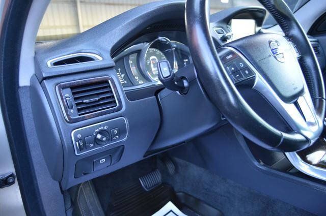 Used 2016 Volvo XC70 T5 Premier w/ Proximity Package FWD image 29