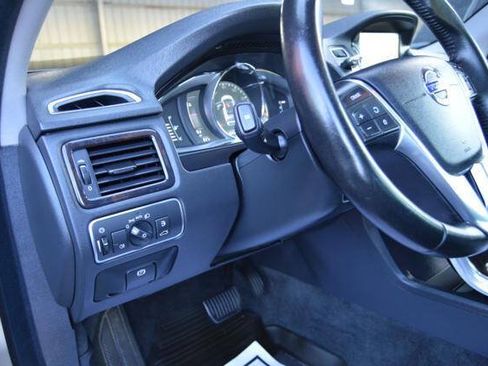 Used 2016 Volvo XC70 T5 Premier w/ Proximity Package FWD image 29