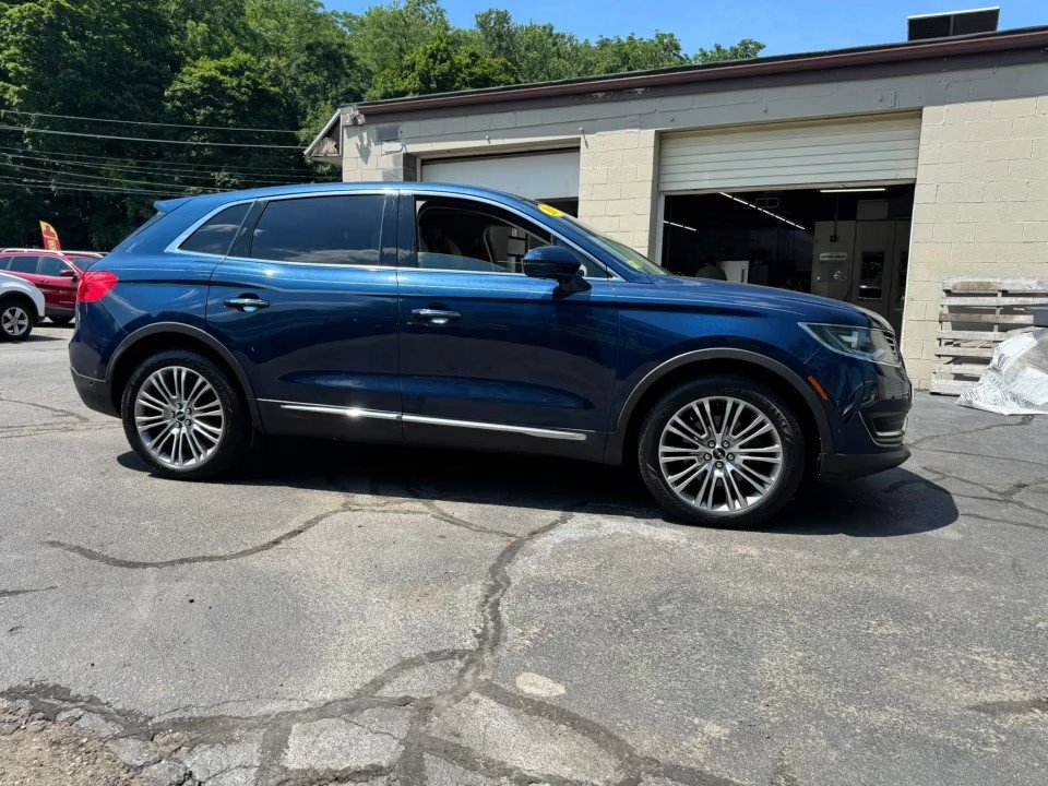 Used 2017 Lincoln MKX Reserve w/ Driver Assistance Package AWD/4WD image 6