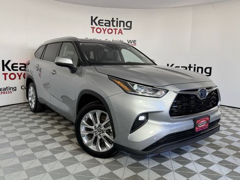 Certified 2024 Toyota Highlander Limited AWD/4WD image 3