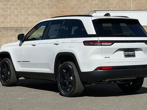 New 2025 Jeep Grand Cherokee Altitude image 5