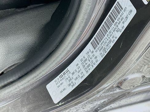Used 2019 RAM 1500 Laramie AWD/4WD image 29