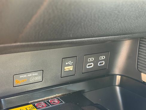 Used 2025 Toyota Camry SE w/ Convenience Package FWD image 8