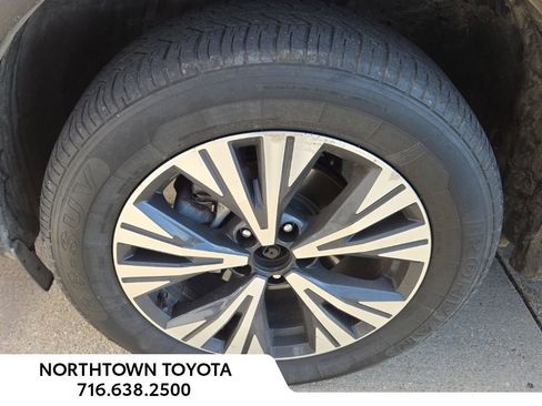 Used 2023 Nissan Rogue SV image 11