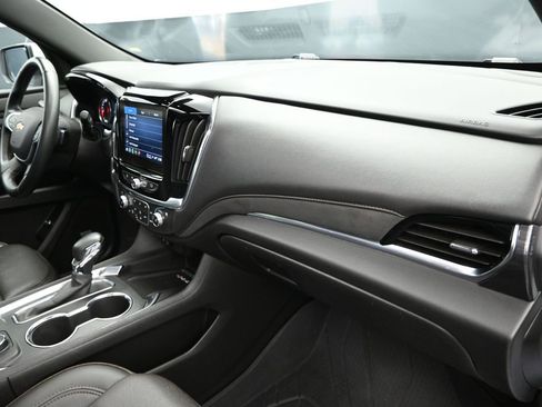 Used 2023 Chevrolet Traverse High Country image 24