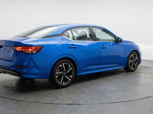 Used 2025 Nissan Sentra SV FWD image 9