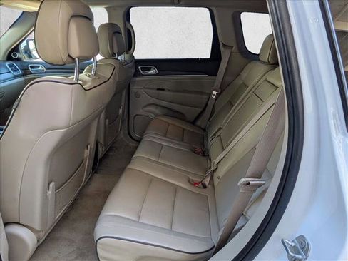 Used 2017 Jeep Grand Cherokee Overland w/ Jeep Active Safety Group image 19