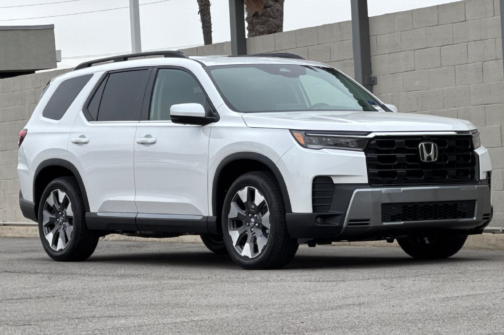 New 2026 Honda Pilot Touring image 2