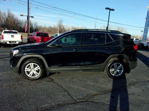 Used 2020 GMC Terrain SLE w/ Driver Convenience Package AWD/4WD image 2