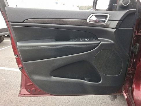 Used 2018 Jeep Grand Cherokee Altitude image 12