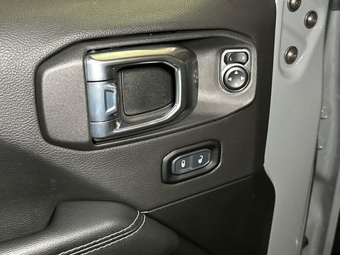 Used 2022 Jeep Wrangler Unlimited Sahara w/ Cold Weather Group image 17