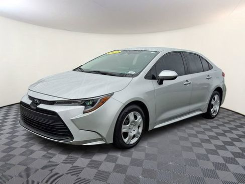Used 2024 Toyota Corolla LE image 3