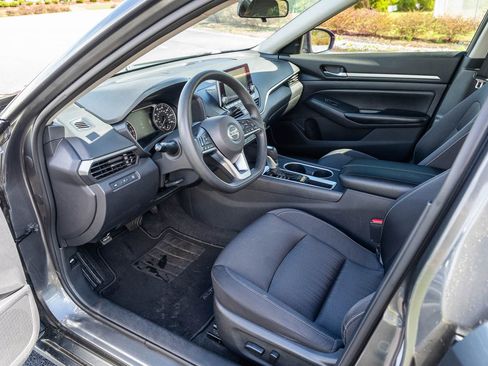 Used 2022 Nissan Altima 2.5 SV image 17