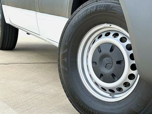 Used 2025 Mercedes-Benz Sprinter 2500 image 2