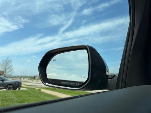 Used 2026 Chevrolet Traverse LT image 12