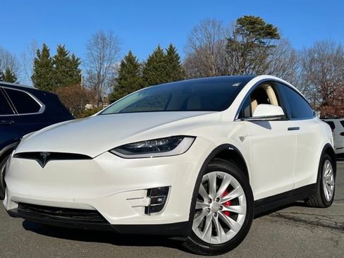 Used 2016 Tesla Model X 90D image 17