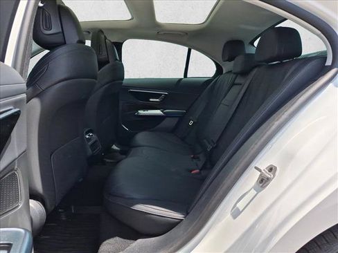 Used 2025 Mercedes-Benz E 350 4MATIC Sedan image 18