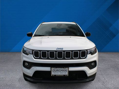 Used 2025 Jeep Compass Latitude w/ Sun & Sound Group AWD/4WD image 4