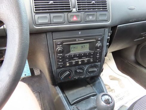 Used 2004 Volkswagen Golf GLS FWD image 15