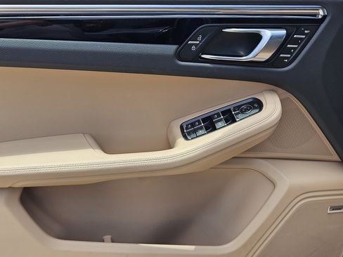 Certified 2026 Porsche Macan AWD/4WD image 22