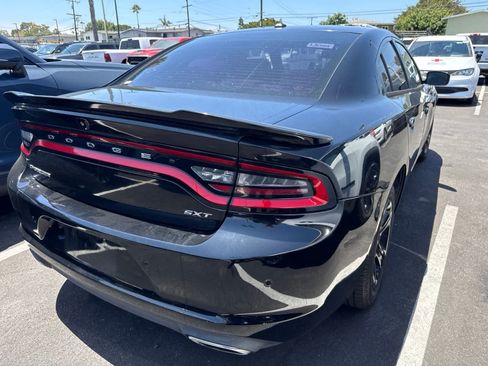 Used 2018 Dodge Charger SXT RWD image 16