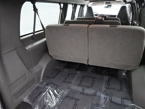 Used 2025 Chevrolet Express 3500 LT w/ LT Preferred Equipment Group RWD image 17