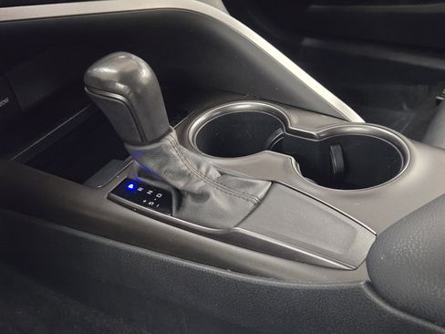 Used 2021 Toyota Camry SE FWD image 21