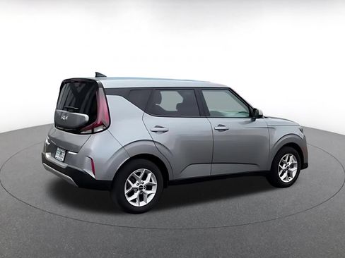 Used 2025 Kia Soul LX w/ LX Technology Package FWD image 11